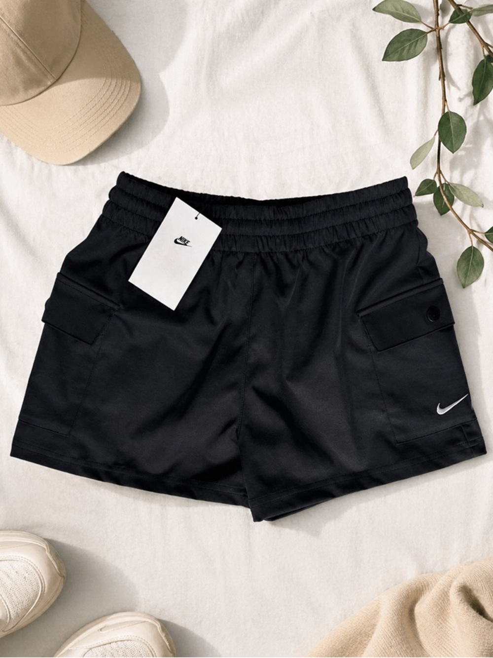 Nike Girls Sportswear Woven Cargo Shorts Medium